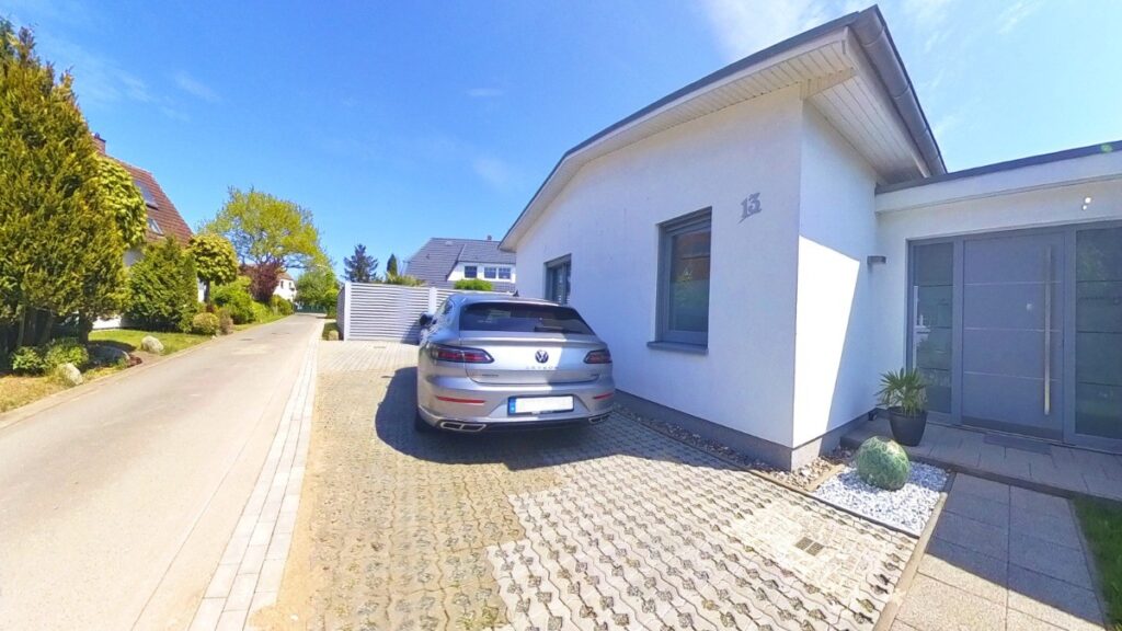 Stellplatz direkt vor dem Haus