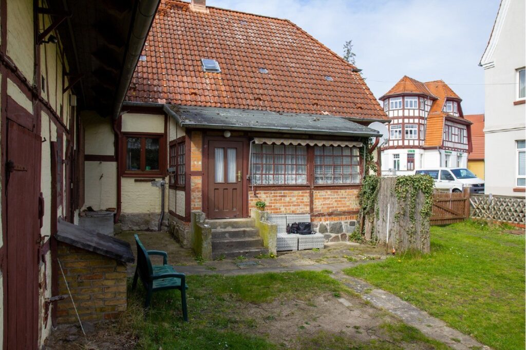 Hauptgebäude und Wintergarten von Süden gesehen