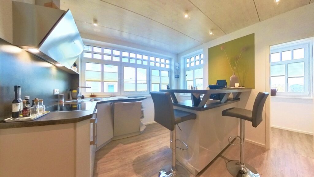 Kochen mit Stil – helle, offene Küche als kommunikativer Mittelpunkt der Wohnung