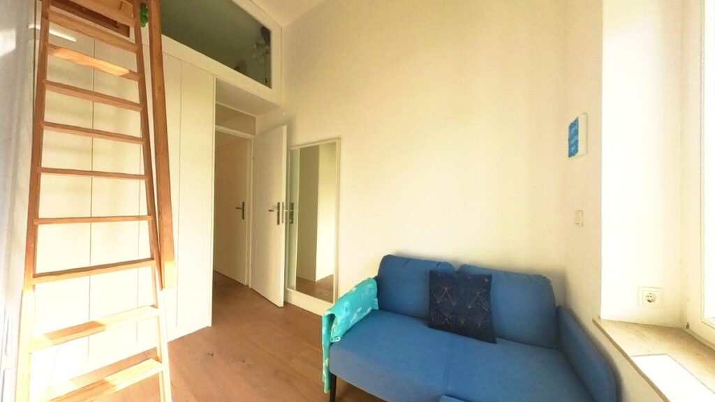 Ankleide- bzw. Gästezimmer mit Einbauschrank