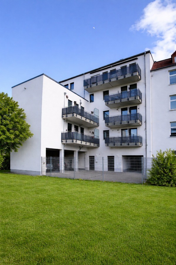 Rückwärtige Gebäudeansicht in ruhiger Lage