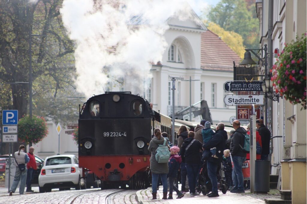 Straßenansicht aus der Mollistraße, Blickrichtung Alexandrinenplatz