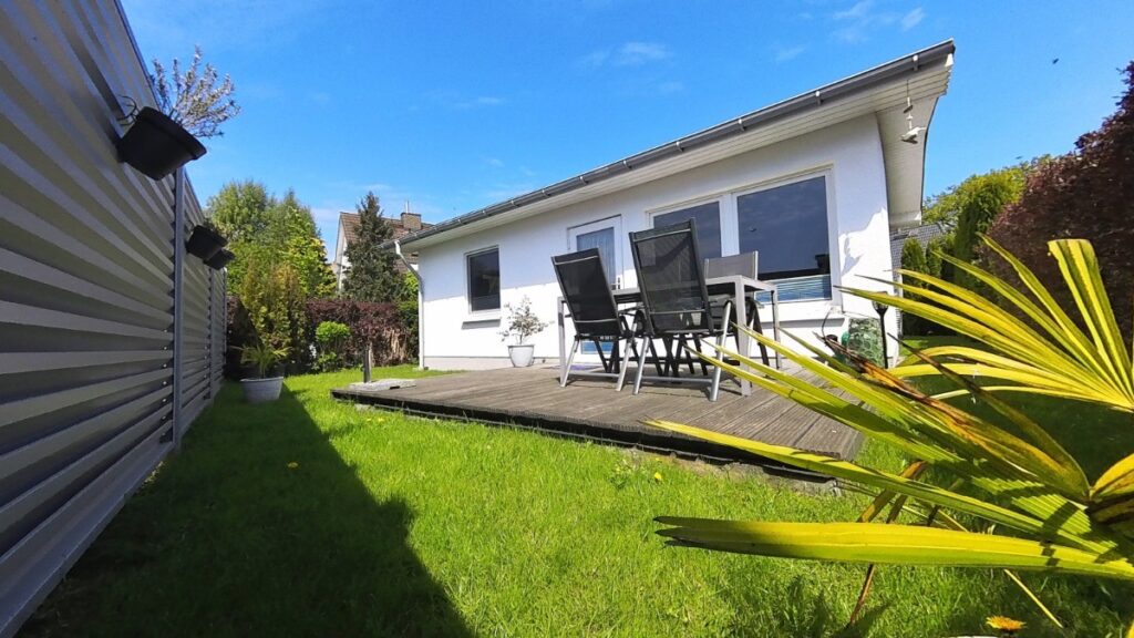 Garten mit Südwest-Terrasse