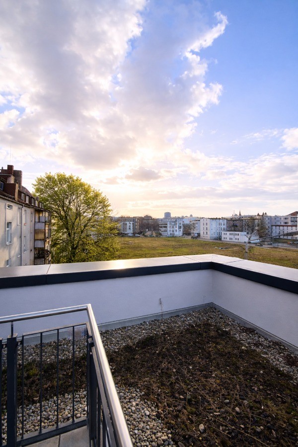 Sonnige Dachterrasse mit einzigartigem Blick auf die Stadtsilhouette