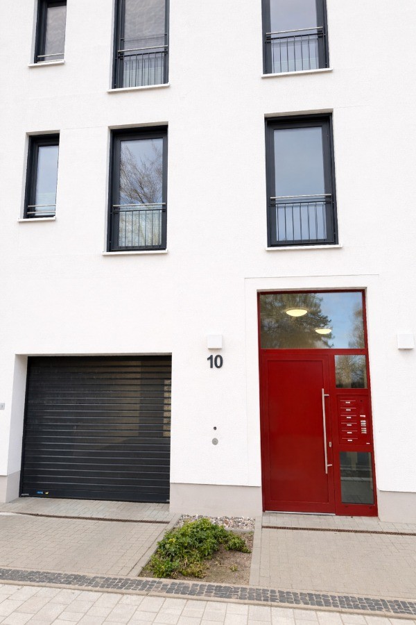 Straßeneinsicht Eingang Haus