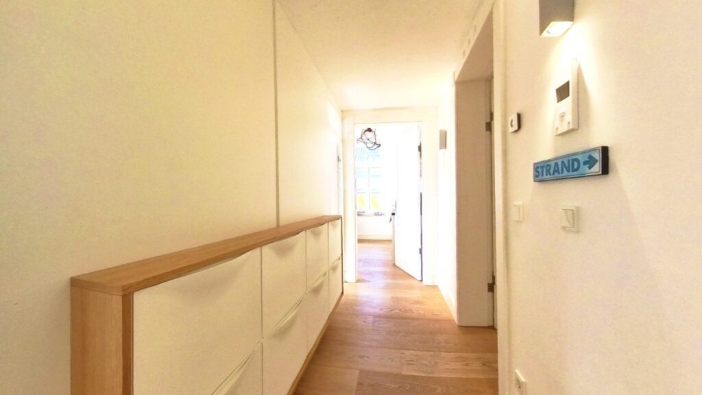 Zentrale Diele mit Zugang zu allen Räumen