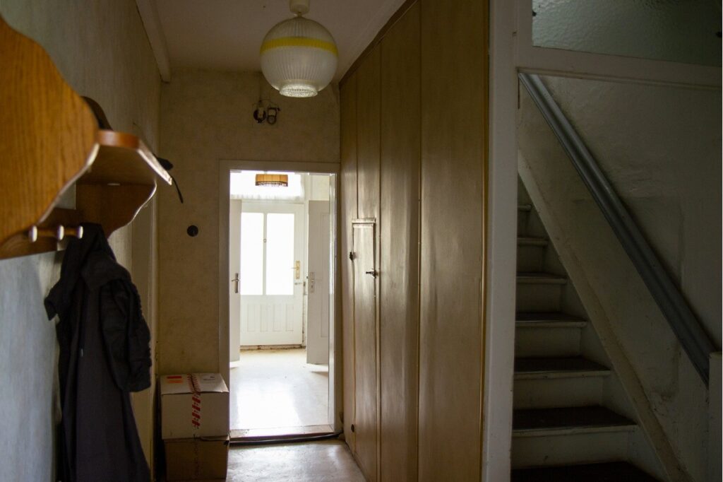 Empfang, Diele und Treppenhaus im Erdgeschoss (Standpunkt EG.006)