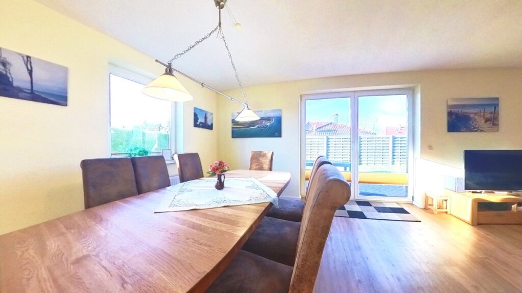 Repräsentativer Essbereich – fließender Übergang zwischen Küche und Terrasse für ein exklusives Wohngefühl