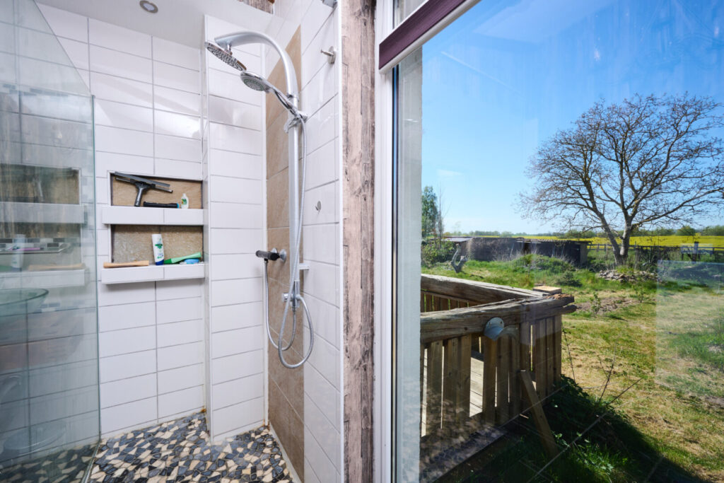 Blick vom Bad in den Garten