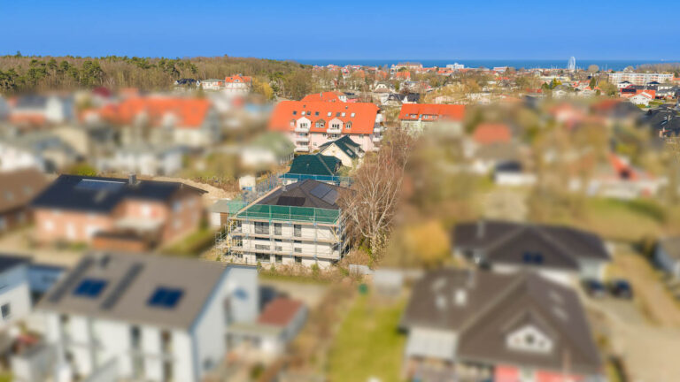 Bautenstand vom 22.03.2026 - Haus 4 ist bedacht und geschlossen, die PV-Anlage ist installiert