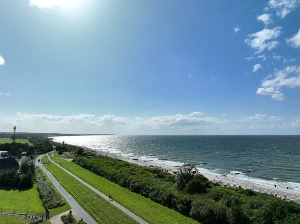 Deich und Strand