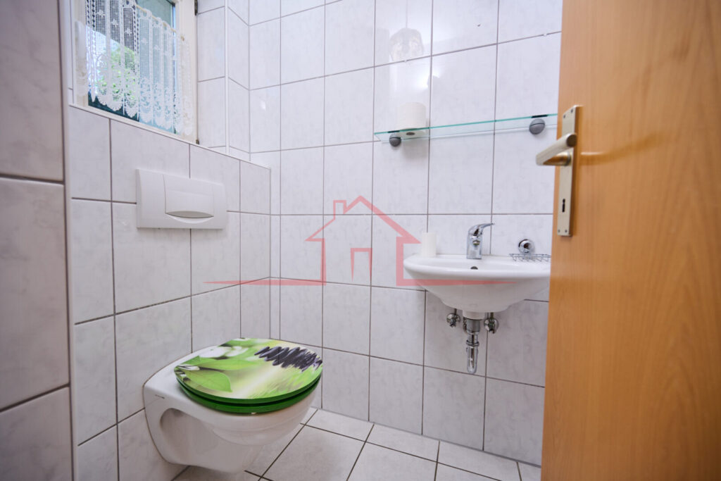 Blick in das separate Gäste-WC