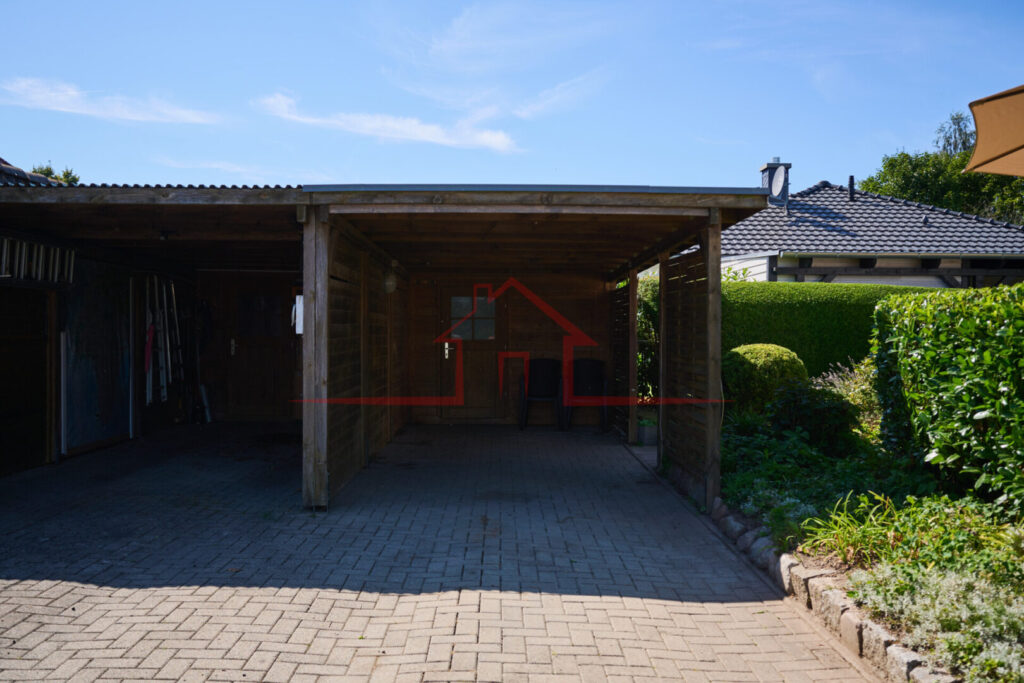 Zufahrt zum Carport