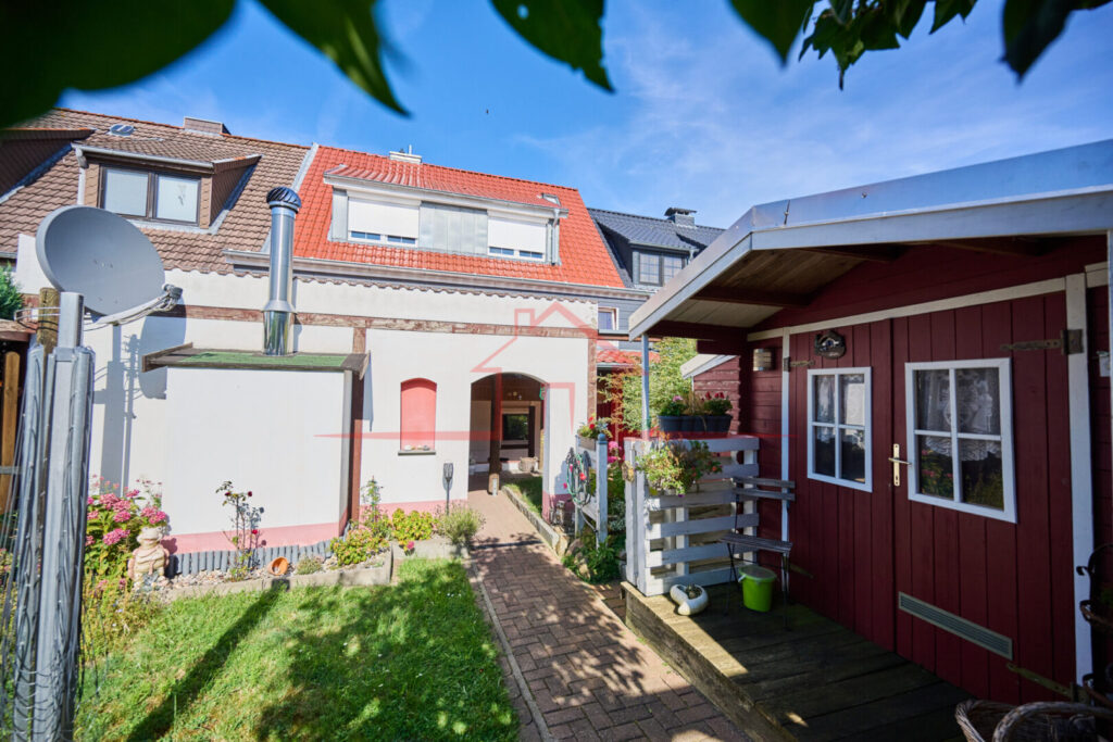 Pflegeleichter Garten mit geschützten Rückzugsplätzen.2026
